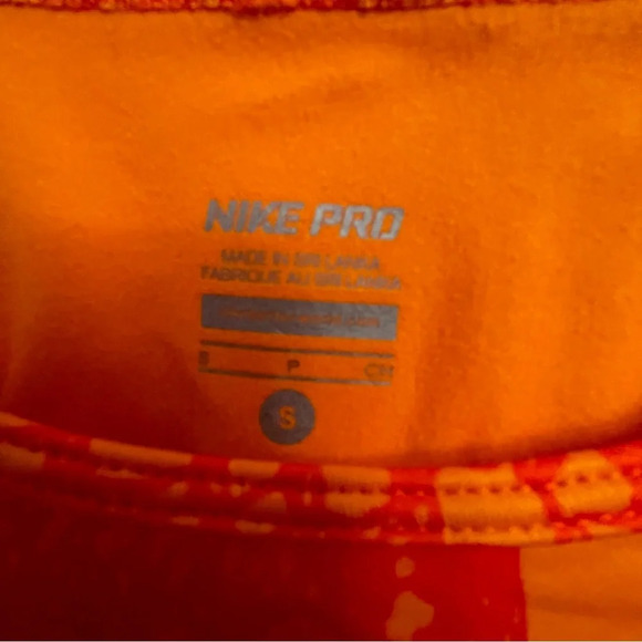 Nike Pro Stay Warm top in orange print size Small EUC - Picture 3 of 3